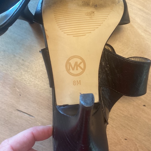Micheal Kors black leather sandals - Picture 5 of 5